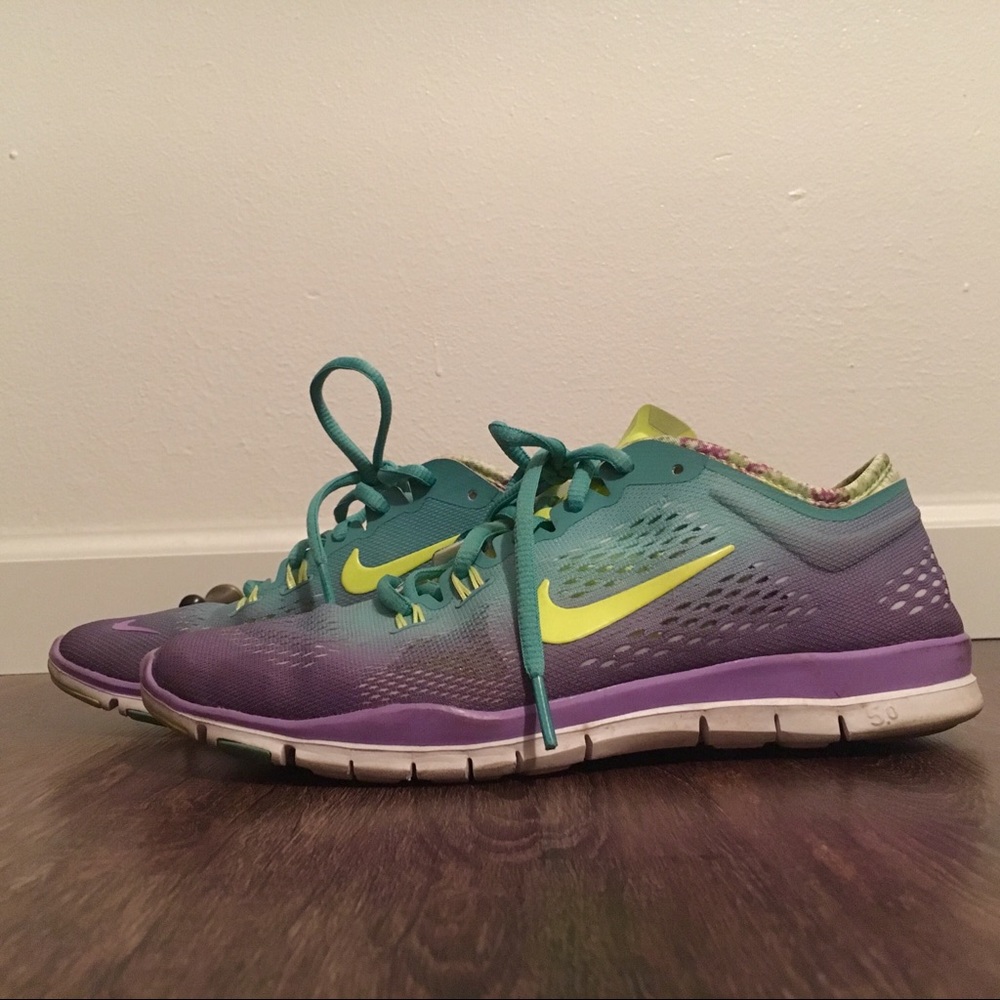 LIKE NEW! Size 7.5 Nike gym/training shoes.
